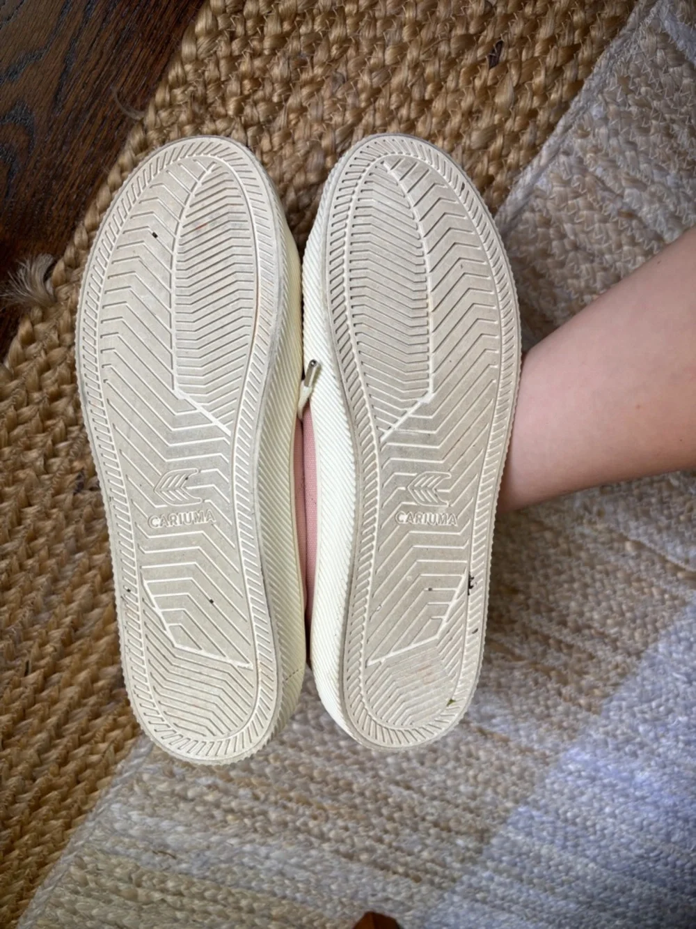Cariuma rose pink canvas sneakers size women’s 10